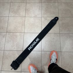 Rogue Gym Belt L great condition 