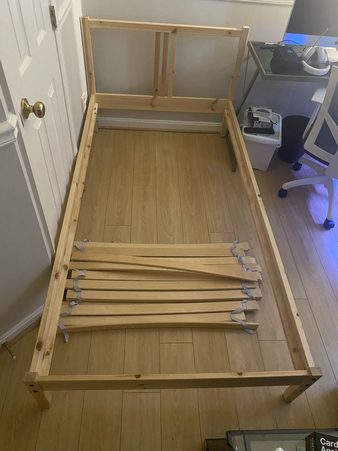 Twin size be frame with bed slats