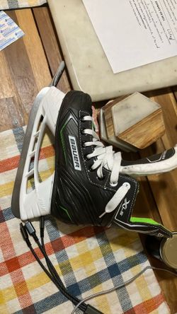 Size 2 Bauer XLS Skates