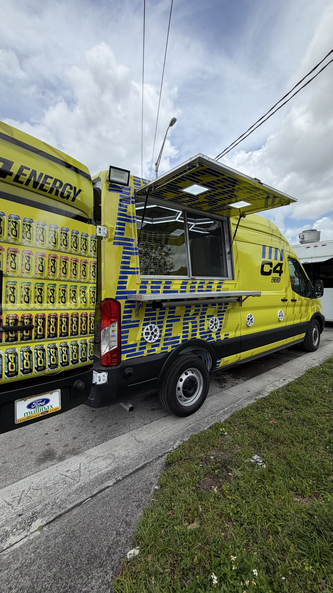 Beverage food van