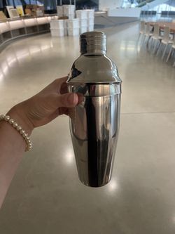 2 identical shakers