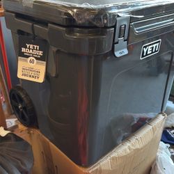 Yeti Roadie 60 With Wheels 