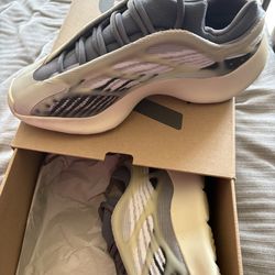 Yeezy 700 size 7 1/2