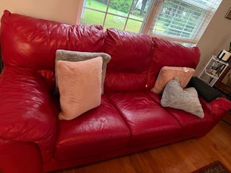 2 Beautiful Red Couches🌷