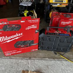 New Milwaukee pack out m18 job site radio, charger, Bluetooth &clock. Try b4 u buy. Pick up only.