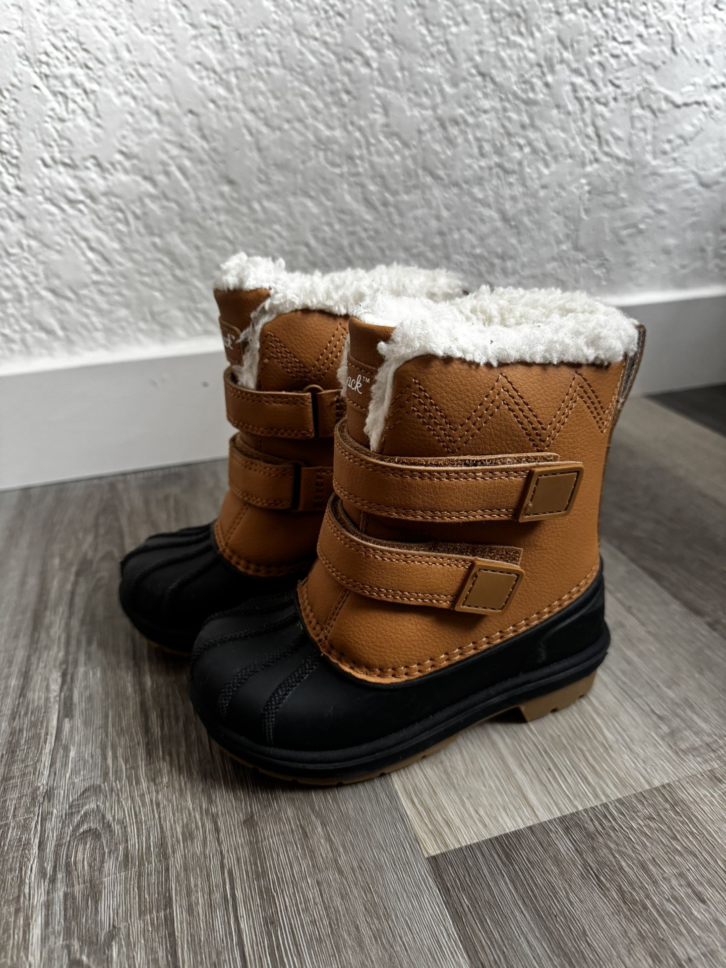 Cat & Jack Size 8 Toddler Snow boots