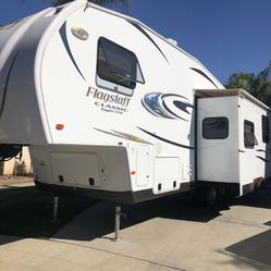 2015 Flagstaff 32’ 5th Wheel by Forest River