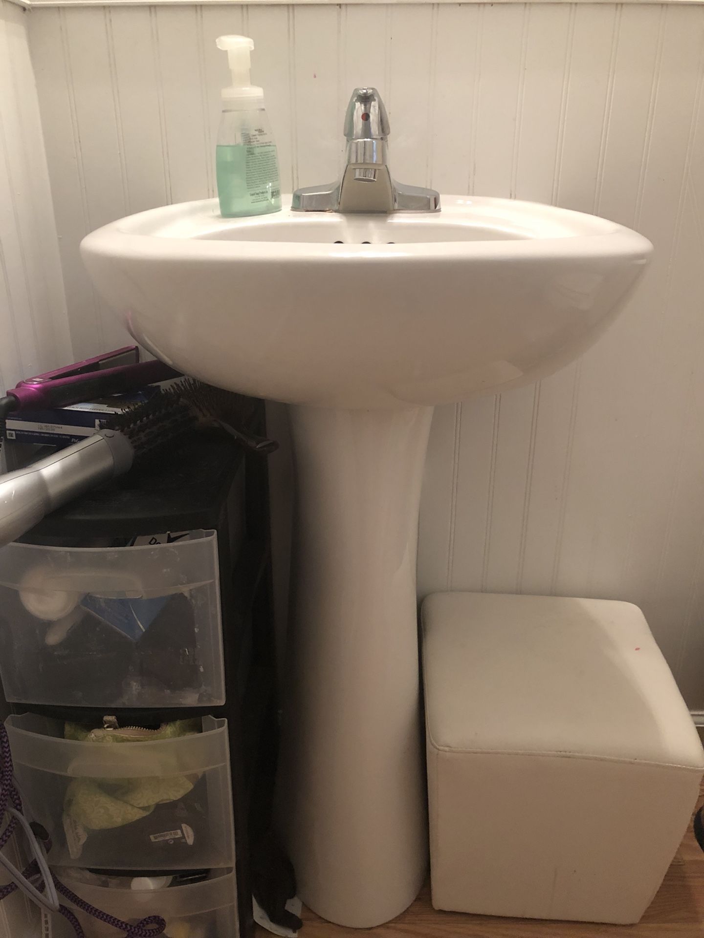 Pedestal sink with faucet