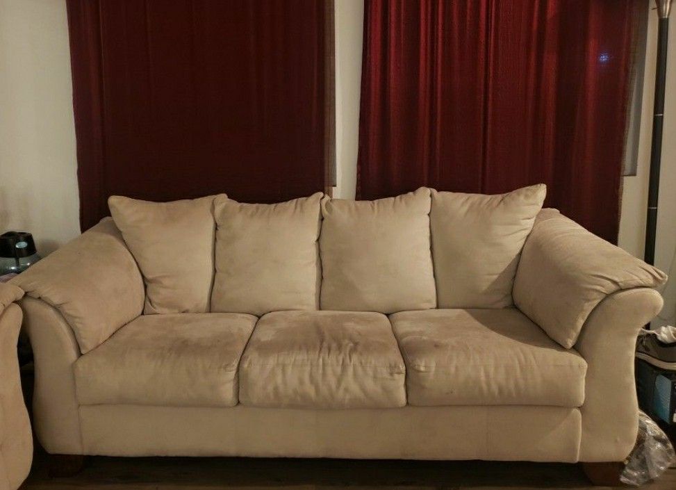 *Reduced: Living Room Set (Brand: Ashley, used) - $325 or BEST OFFER