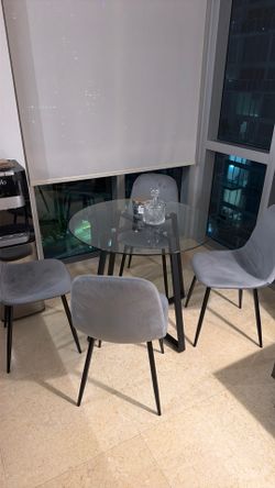 Glass table with set of 4 chairs