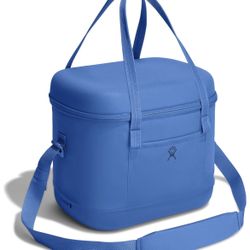 Hydro Flask Cooler Bag - Insulated Portable Soft Cooler - 20 L Capacity in Cascade Blue• Retails $89.99