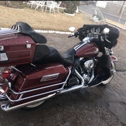 2009.              Electra Glide Ultra Classic.   $10,000