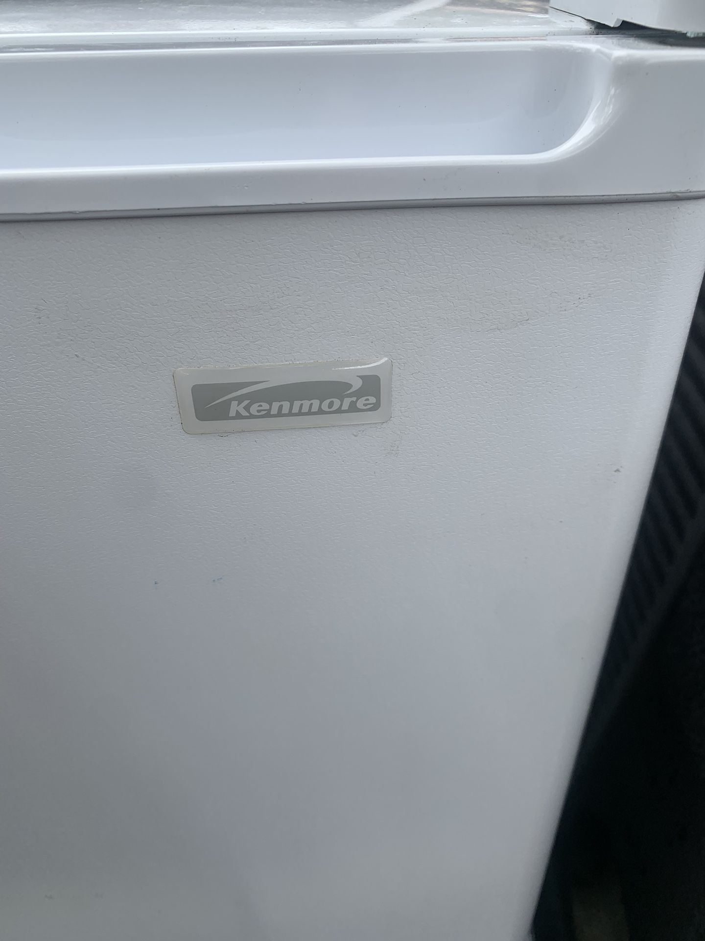 REFRIGERATOR Small dorm size refrigerator