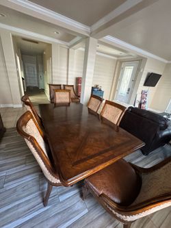 Elegant Thomasville "Ernest Hemingway Collection" Dining Set (Table & 8 Chairs)