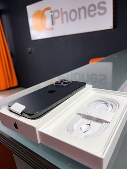 Brand New (International version) iPhone 16 Pro Max 256gb with SIM TRAY🥰. (VERY RARE ) Never used comes with 1 year Apple warranty. ++++++Spanish++++