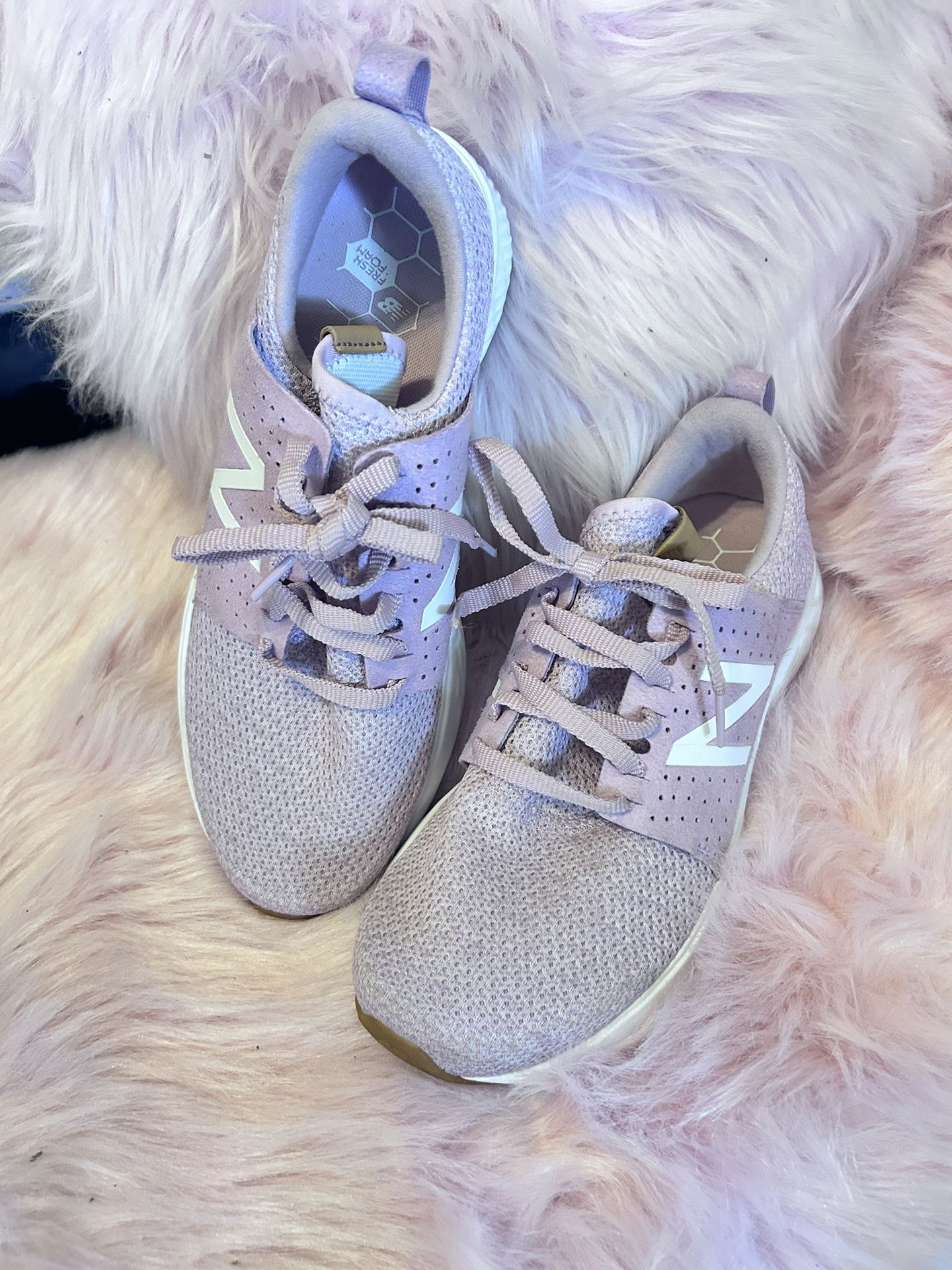 New Beautiful Shade Of Lavender Women's New Balance Tennis Shoes Size 9.5 