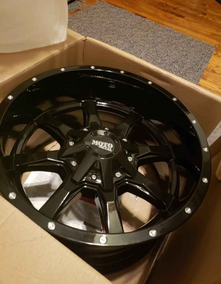 Size 18 X 10 MOTO METAL