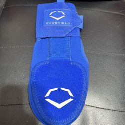 Blue evoshield baseball sliding mit