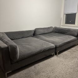 100$ Or Best Offer Massive Family Style Sleeper Couch