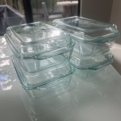 Pyrex Glass Food Storage Containers – Set of 4