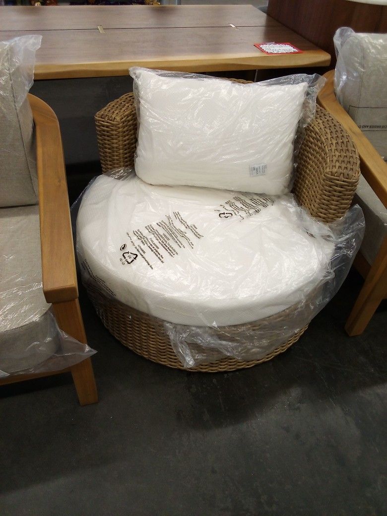 Montane Swivel Chair