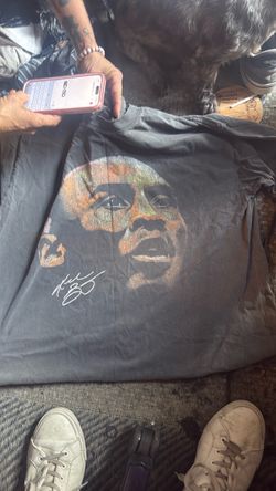Gray Kobe Tshirt XL but looks big