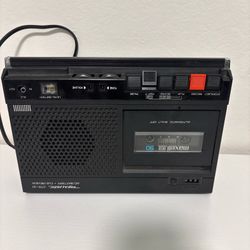 Portable cassette player/recorder