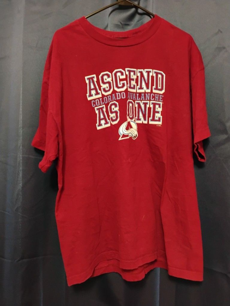 Colorado Avalanche T-shirt Size XL