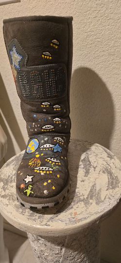 Uggs with alien spaceships falling stars& martians