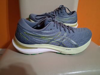 Asics Gel Kayano, In Execellent Perfect conditions, Like New. Very Clean. Size 12, See all pictures