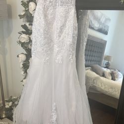 Beautiful White Never Worn Wedding Dress US SIZE 6