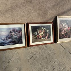 Beautiful wall decor good condition each $10