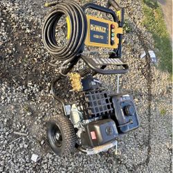 4400 PSI 4.0 GPM Cold Water Gas Pressure Washer by DEWALT