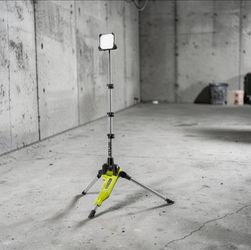 RYOBI
ONE+ 18V Cordless Hybrid LED Tripod Stand Light (Tool Only)