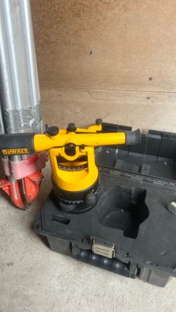 Dewalt 20x Transit & Surveyors CST/Berger Tripod