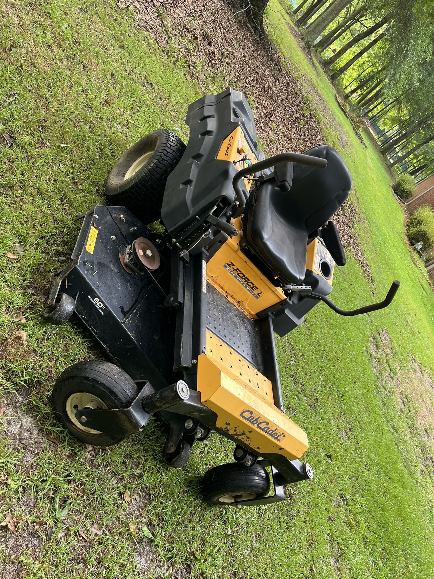 CUB CADET Z-FORCE L 60” DECK ZERO TURN LAWNMOWER