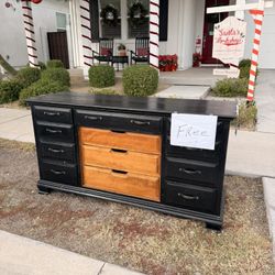 *FREE* Dresser And Queen Bed Frame
