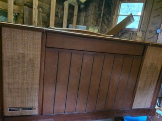 Very nice wood table record player
