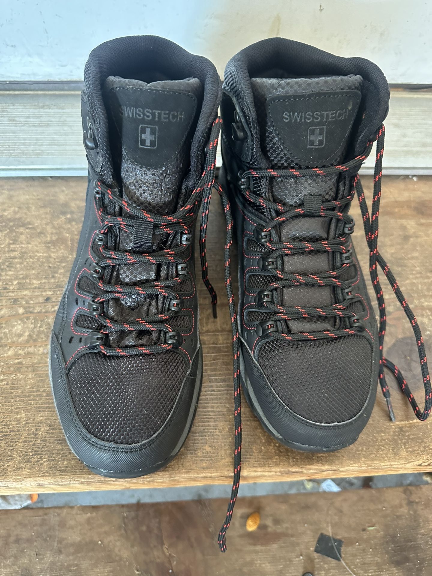 Like New Swisstech Men’s Sz 7.5 Black Boots