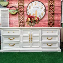 Super Long Drexel 9/Drawer Wood Dresser 