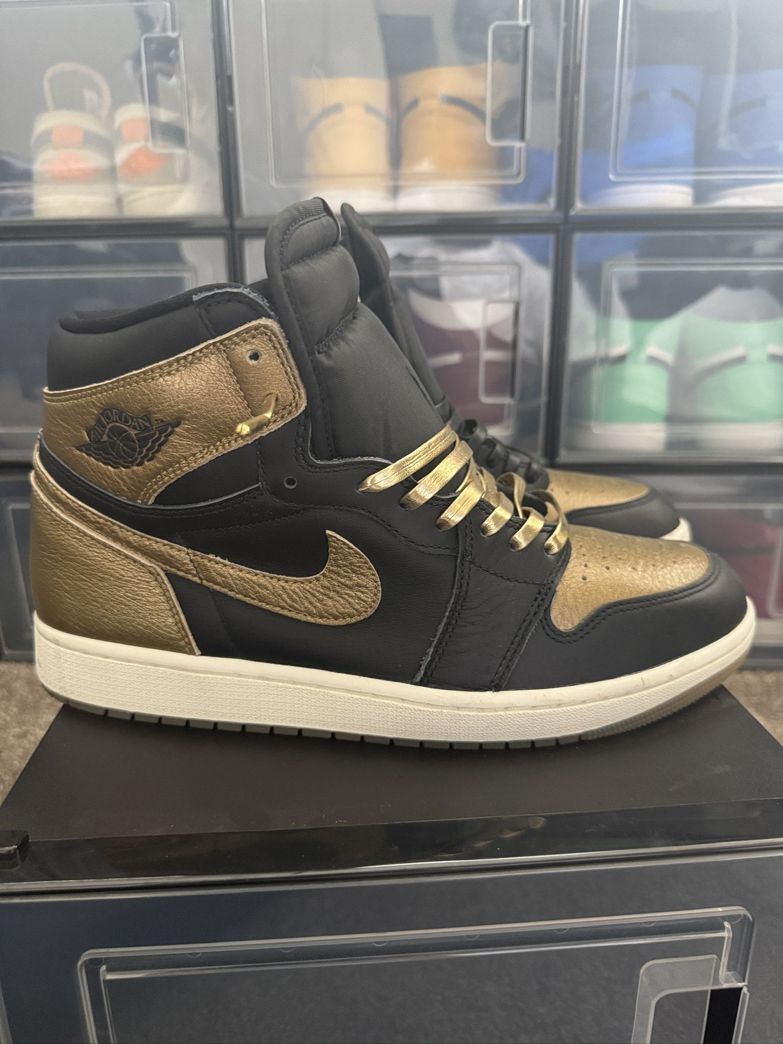 Authentic Jordan Retro 1 High Black And Gold