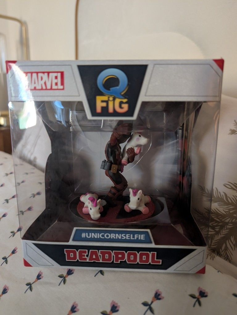 Marvel Q Fig Deadpool #unicornselfie