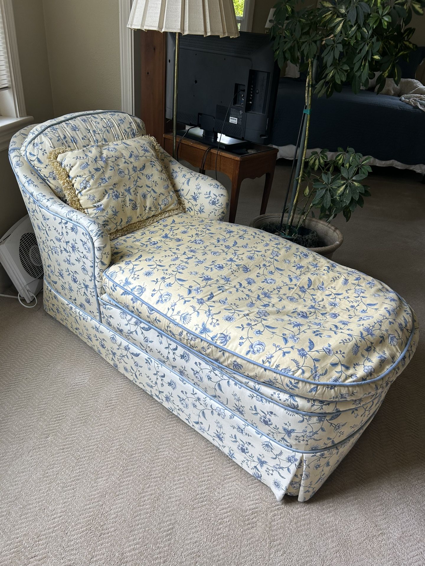 Chaise Lounge/FREE!!!