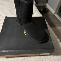 Ugg Men’s Classic Short Size 10
