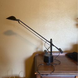 Stil Plast Vintage  90 Minimalist Swaying Desk Lamp