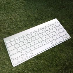 Genuine Apple A1314 Keyboard 