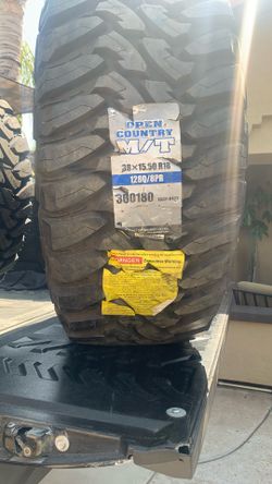 38x15.5r18 Toyo Open Country M/T.  