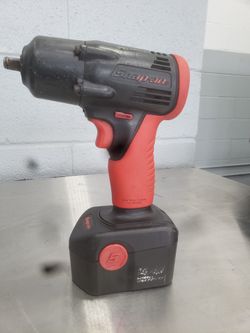 Snap On 3/8ths Impact Gun. 1 Battery. No Charger.