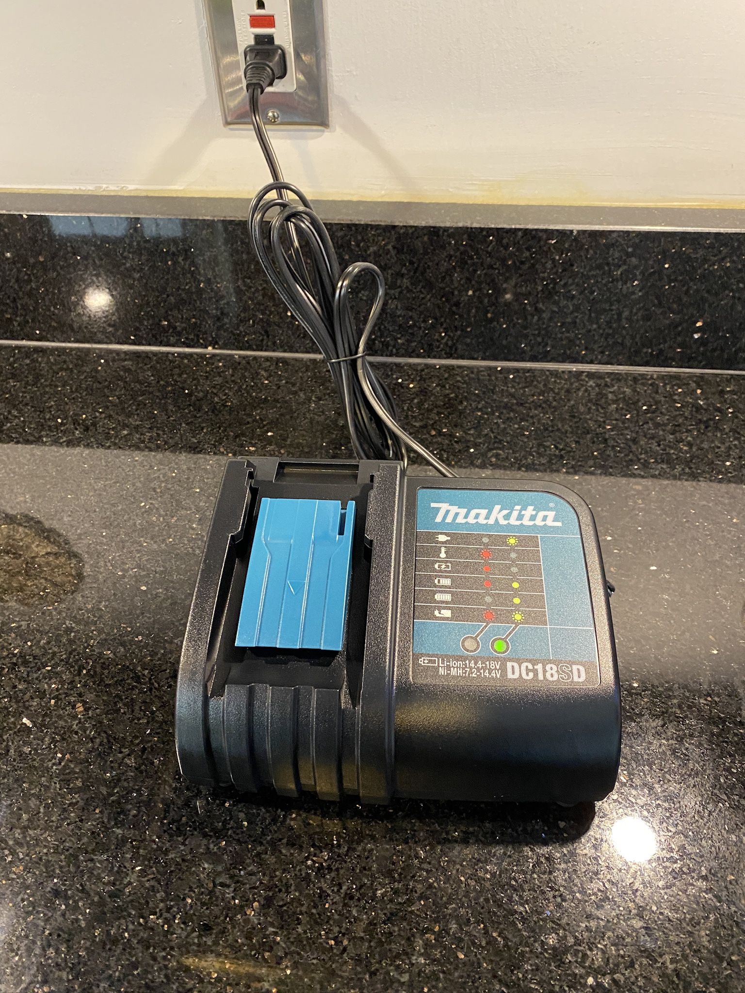 Makita 18V 2.6A LXT Lithium‑Ion Rapid Optimum Charger DC18SD