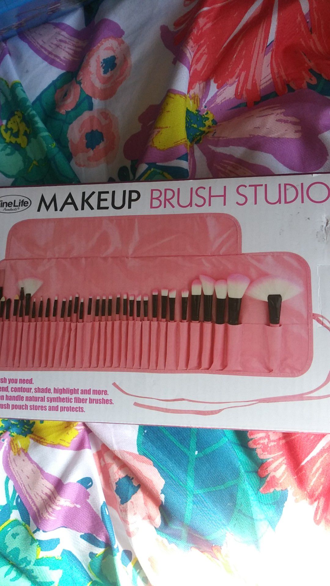 Brand new 32-piece makeup brush Studio with case